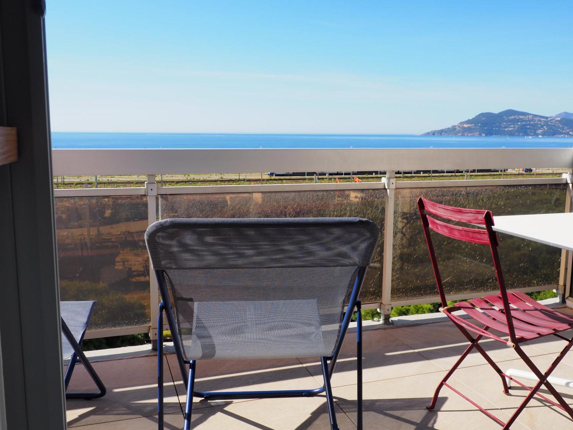 Sea, Sky, And Appartement *